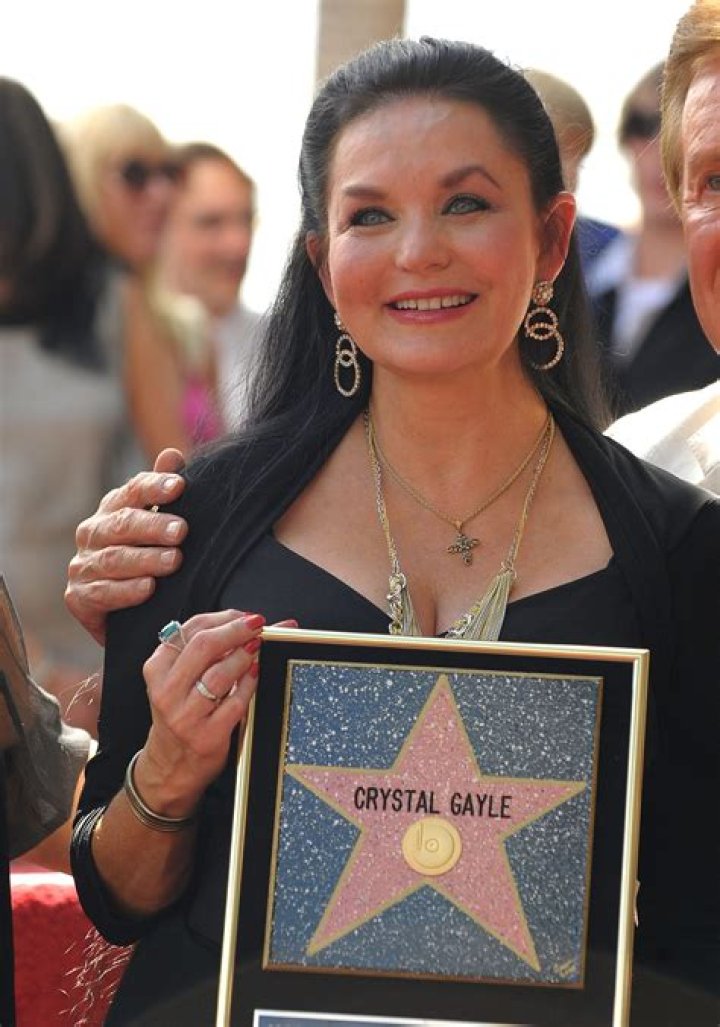Crystal Gayle Net Worth: The Ultimate Guide to Her Wealth and Career Success