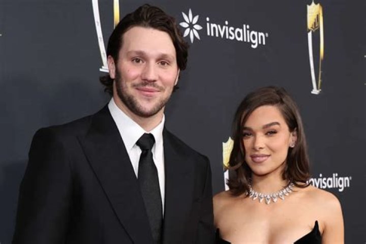 Exploring Hailee Steinfeld's Boyfriend: Who is She Dating in 2023?
