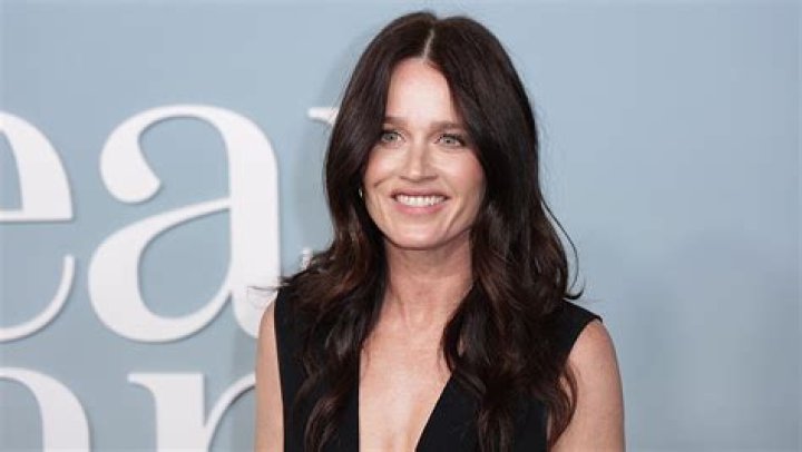 Exploring the Robin Tunney Accident and Her Remarkable Journey