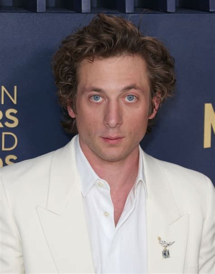 Jeremy Allen White: Exploring the Influence of His Parents on His Life and Career